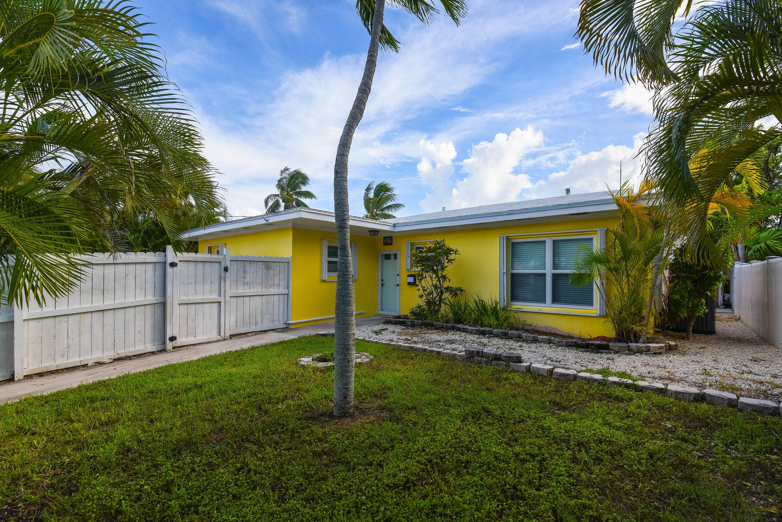 1712 Bahama Drive, Key West, FL 33040 — front yard