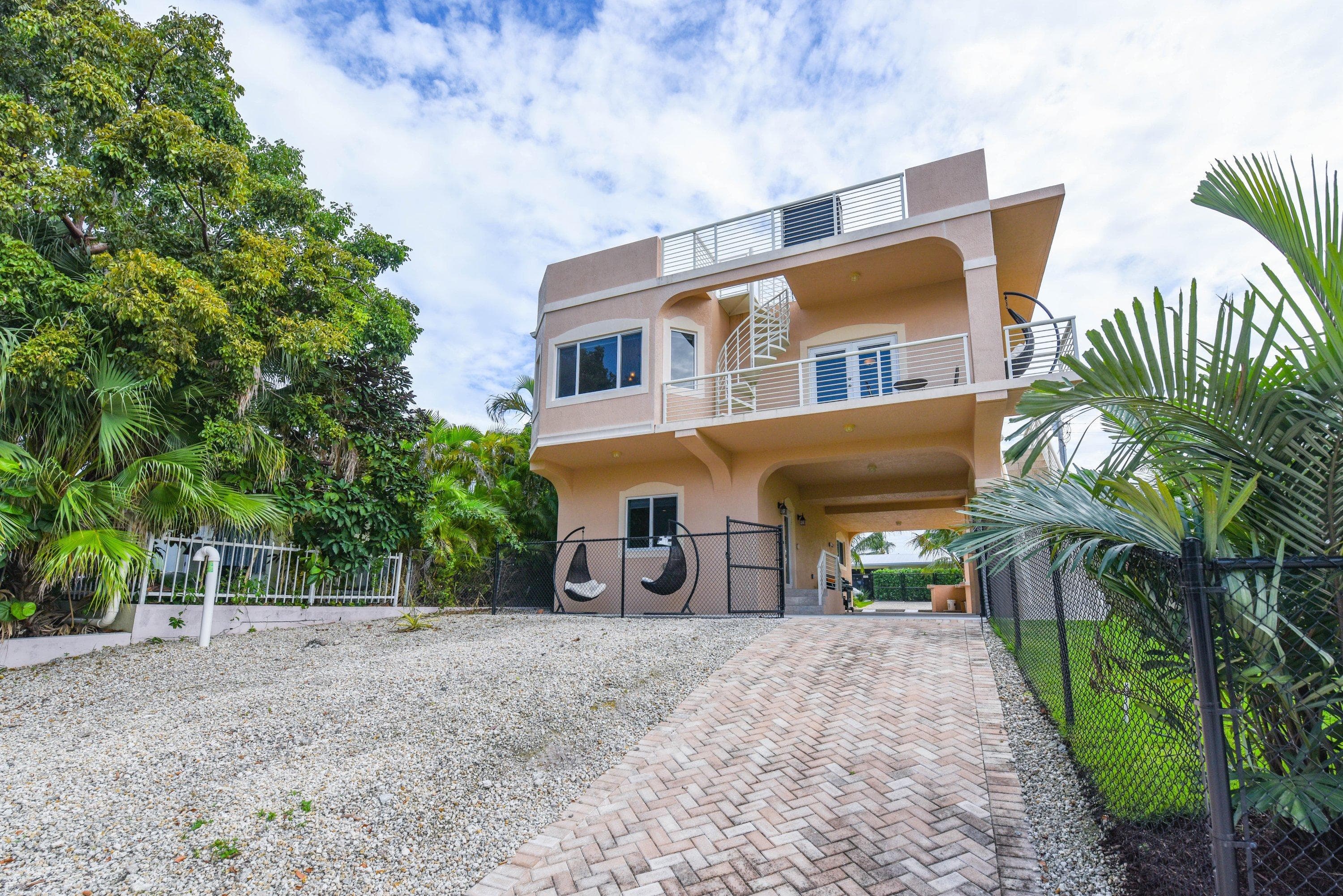 30 Lakeview Drive, Key Largo, FL 33037 — Florida Keys real estate listing photo (photo 1 of 29)