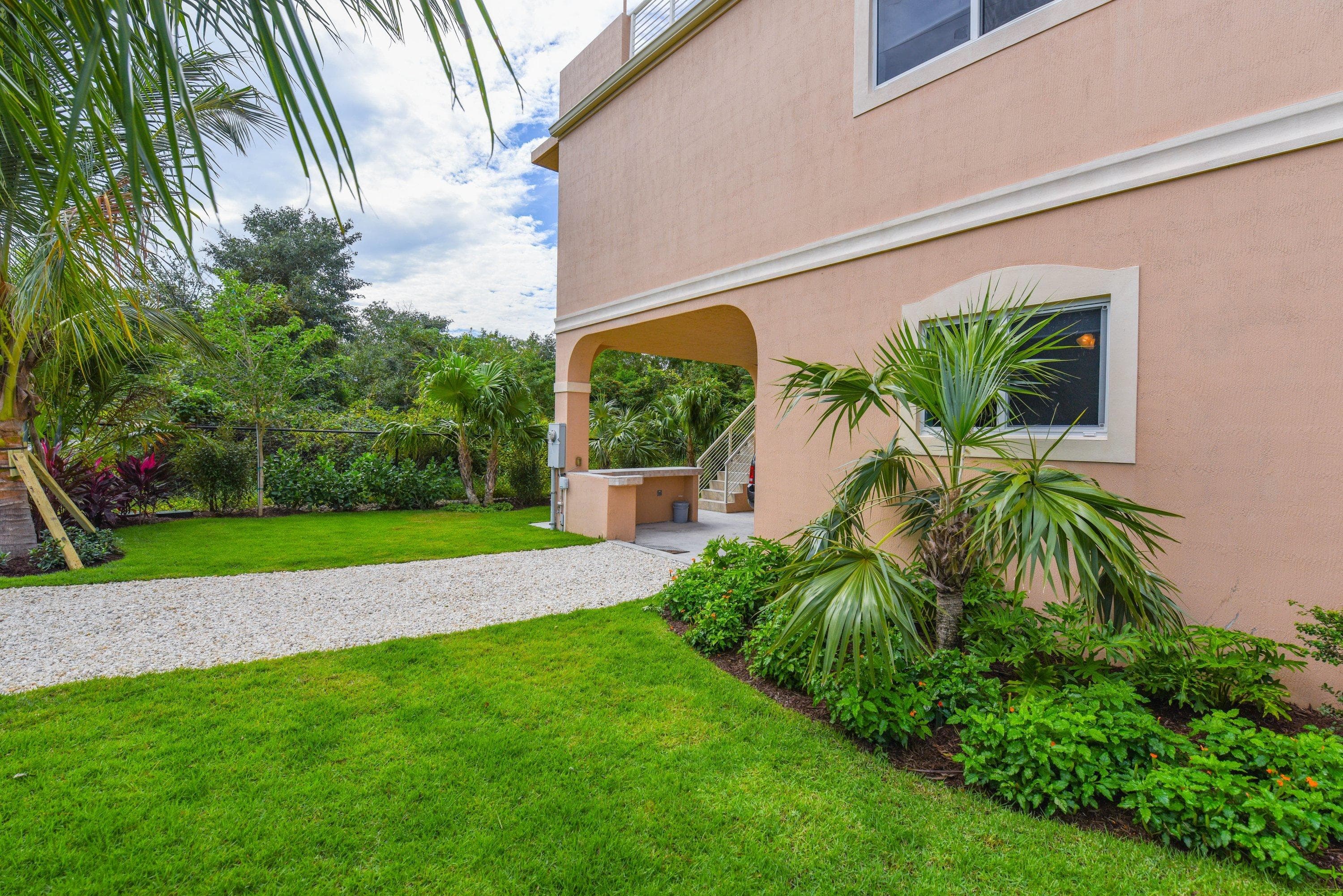 30 Lakeview Drive, Key Largo, FL 33037 — Florida Keys real estate listing photo (photo 4 of 29)