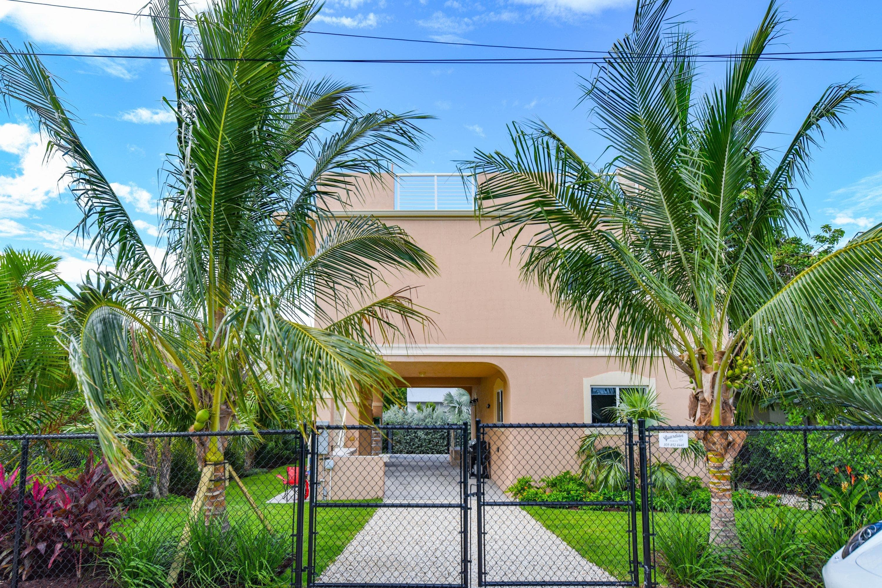 30 Lakeview Drive, Key Largo, FL 33037 — Florida Keys real estate listing photo (photo 3 of 29)