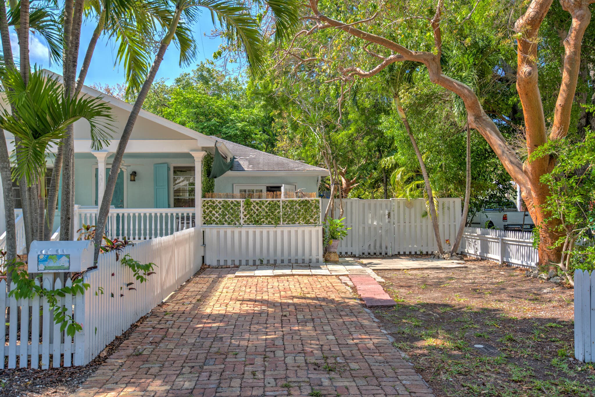 2904 Harris Avenue, Key West, FL 33040 — Florida Keys real estate listing photo (photo 4 of 29)