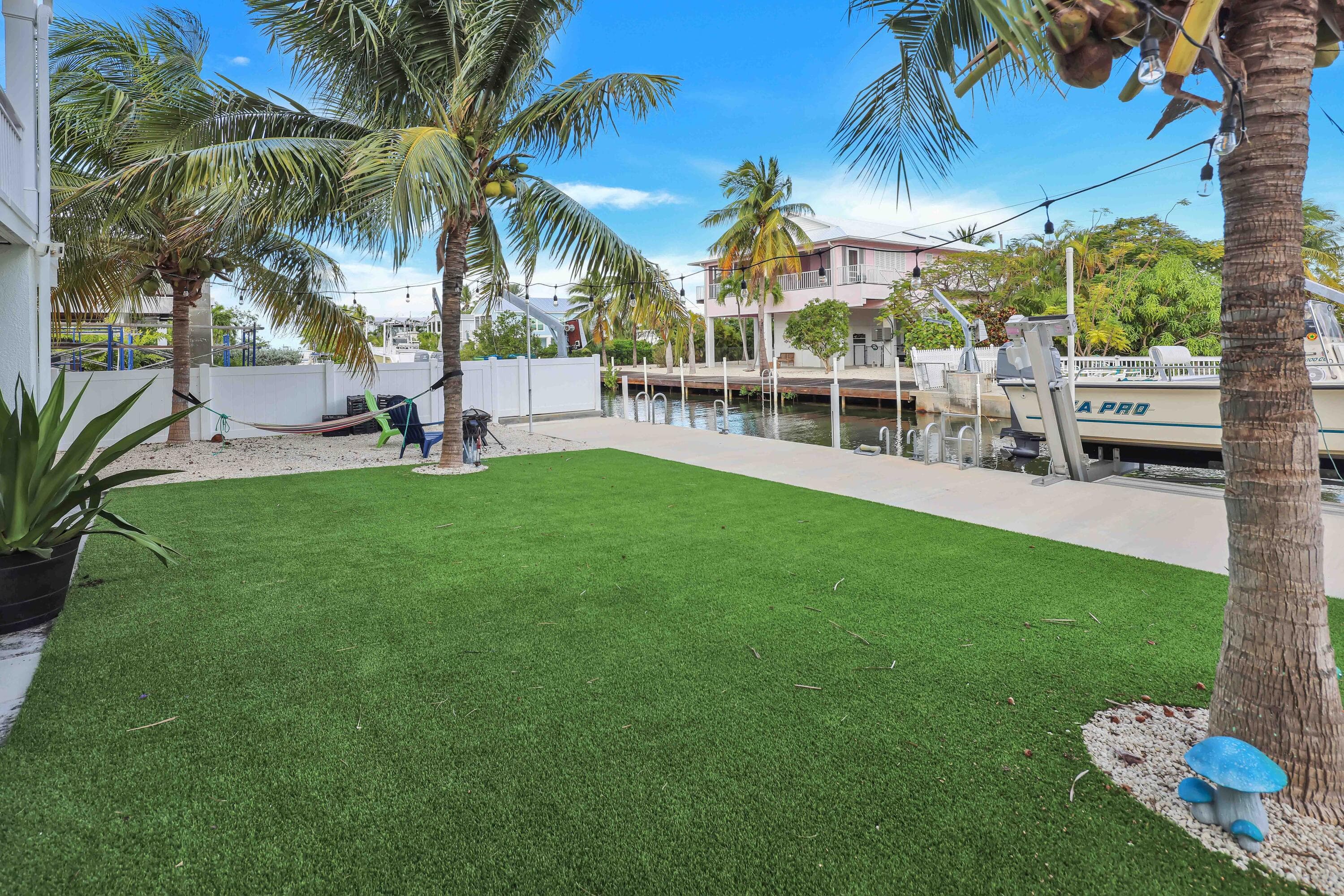 401 Coral Avenue, Ramrod Key, FL 33042 — Florida Keys real estate listing photo (photo 9 of 49)