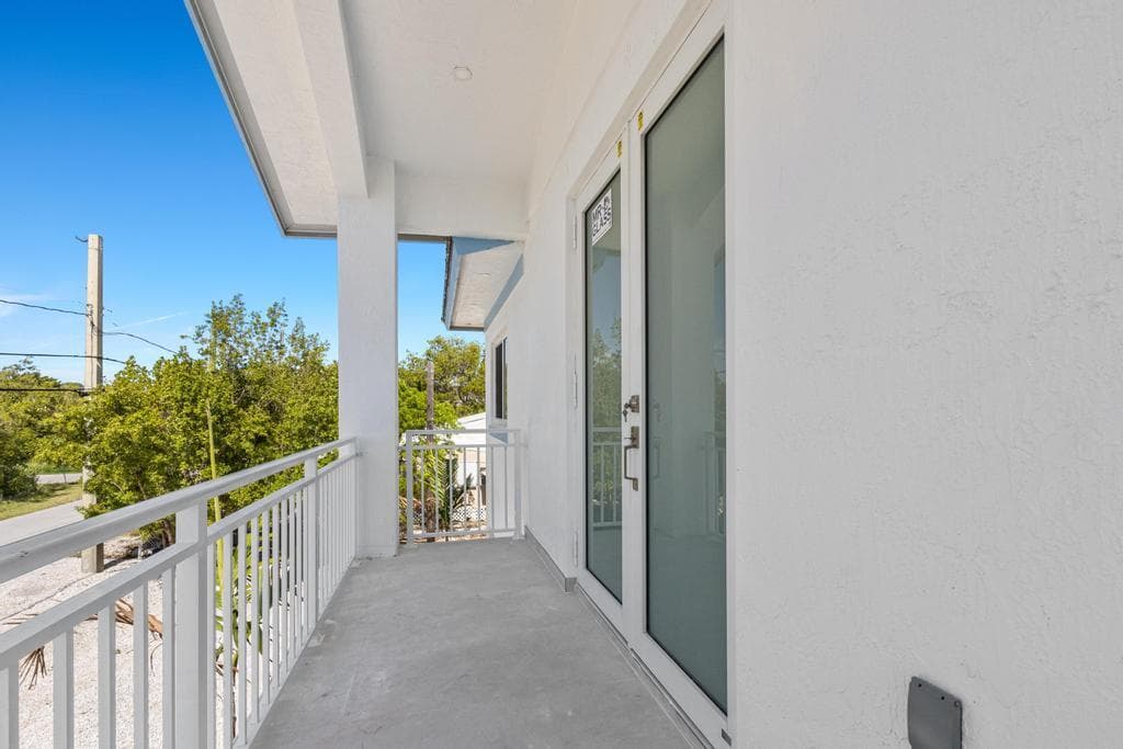 31441 Avenue F, Big Pine Key, FL 33043 — Florida Keys real estate listing photo (photo 3 of 28)